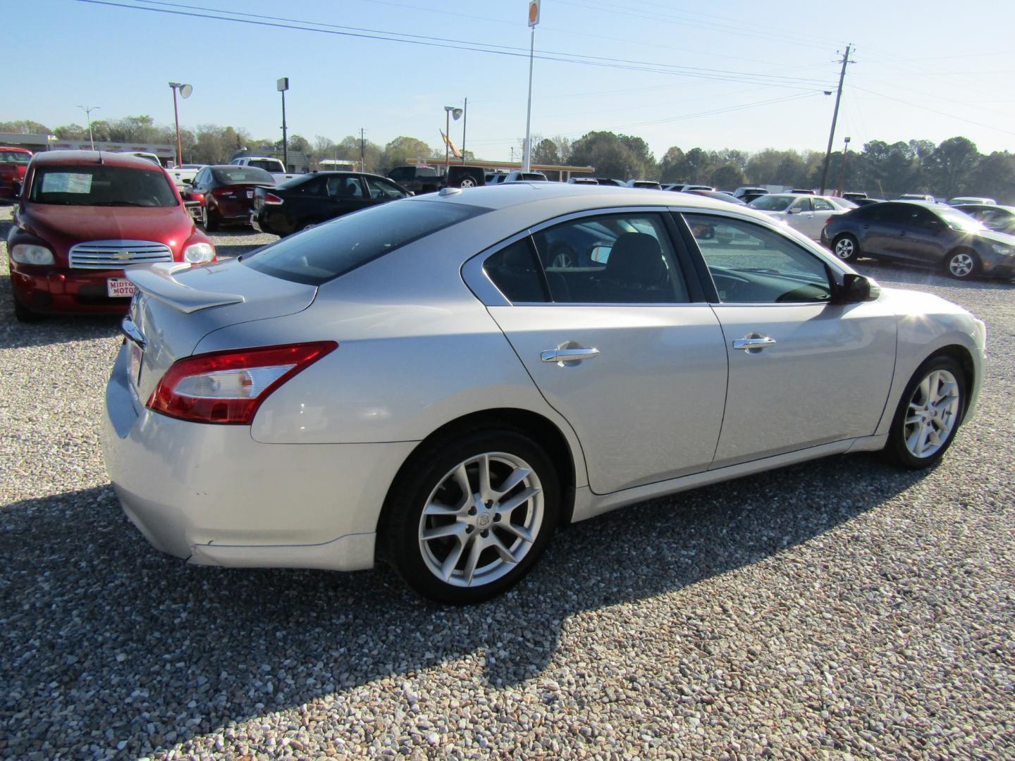 2011 Silver /Gray Nissan Maxima S (1N4AA5AP1BC) with an 3.5L V6 DOHC 24V engine, Automatic transmission, located at 15016 S Hwy 231, Midland City, AL, 36350, (334) 983-3001, 31.306210, -85.495277 - Photo#7